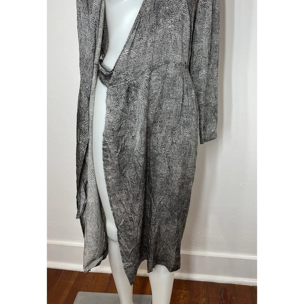 Silk Wrap Dress Reptile Print Silver Gray Black Studio 148 New York SZ 10 - Picture 9 of 11
